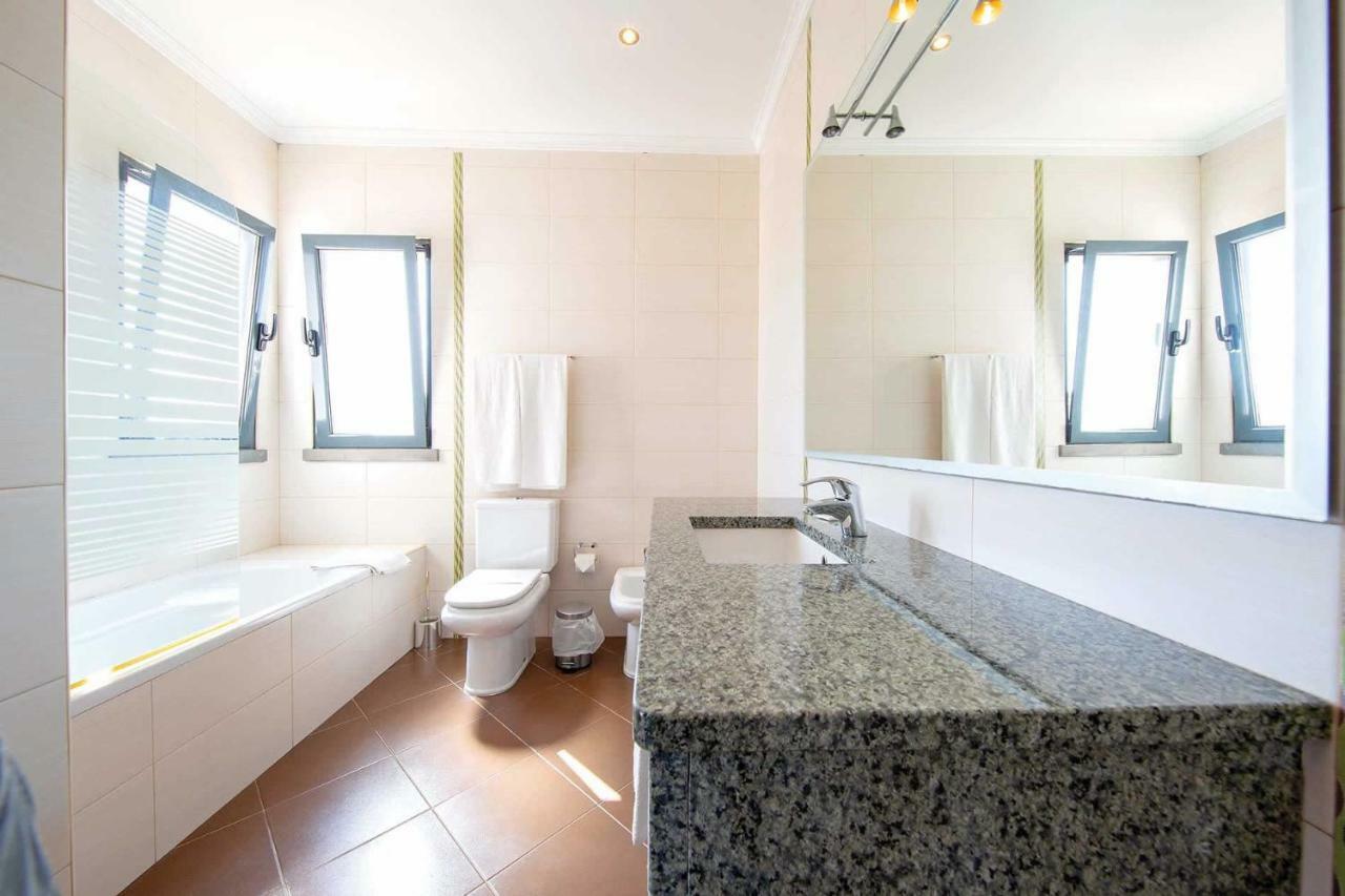 Villa Ruana - 5 Bedrooms On Suite- Free Out Door Hot Jacuzzi - By Bedzy Albufeira Exterior foto